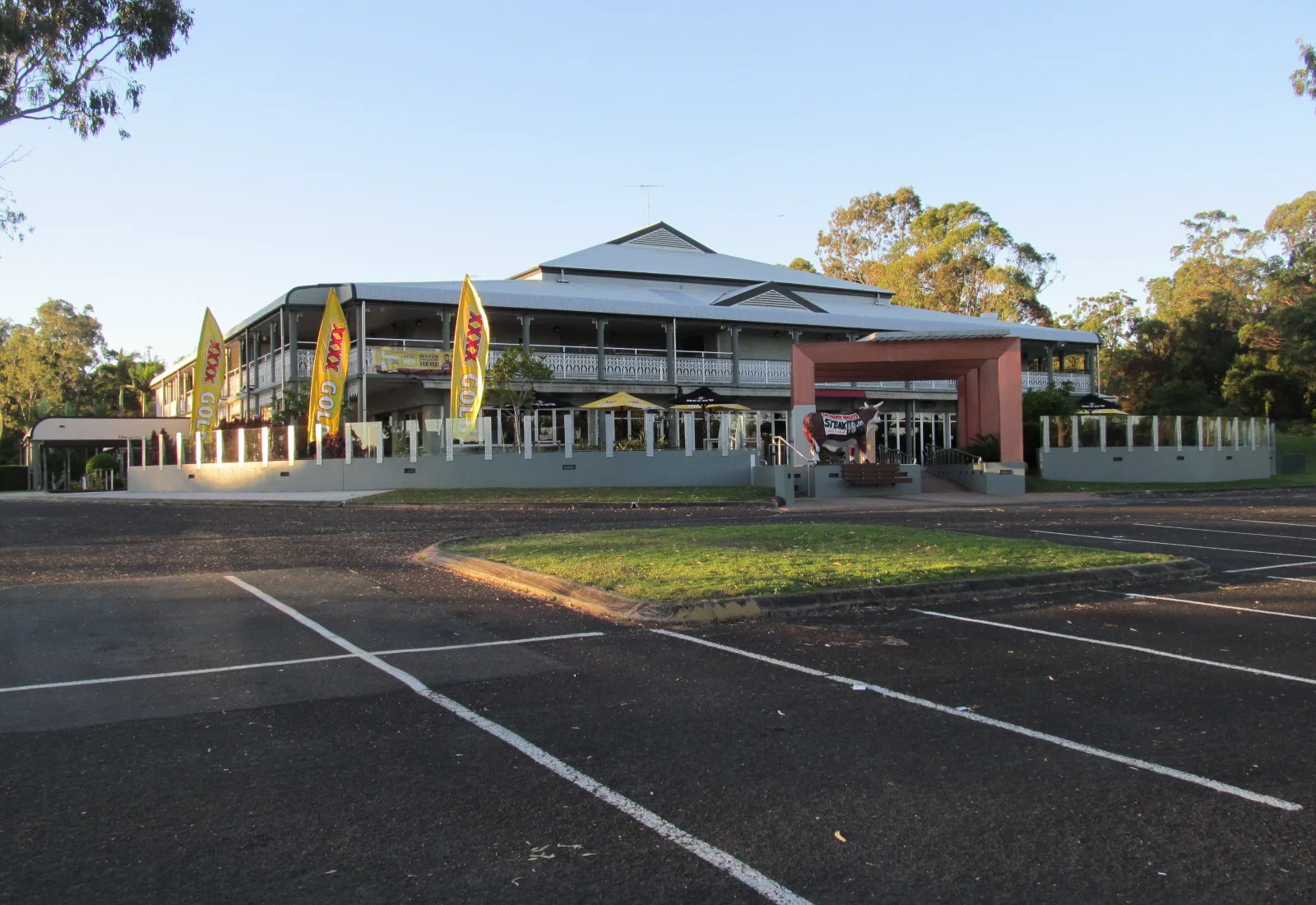 The Alexandra Hills Hotel, a landmark of the large value-conscious inland Redlands family suburb